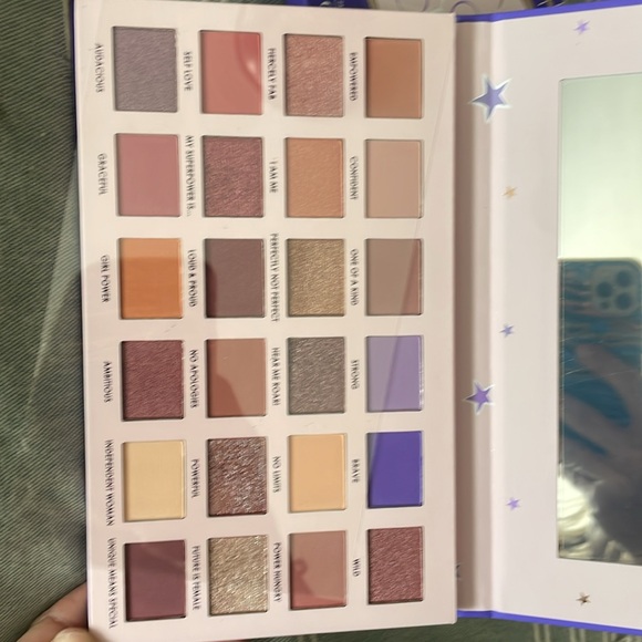 ciaté I Am A Woman 24 piece eyeshadow pallet NIB - Picture 4 of 11